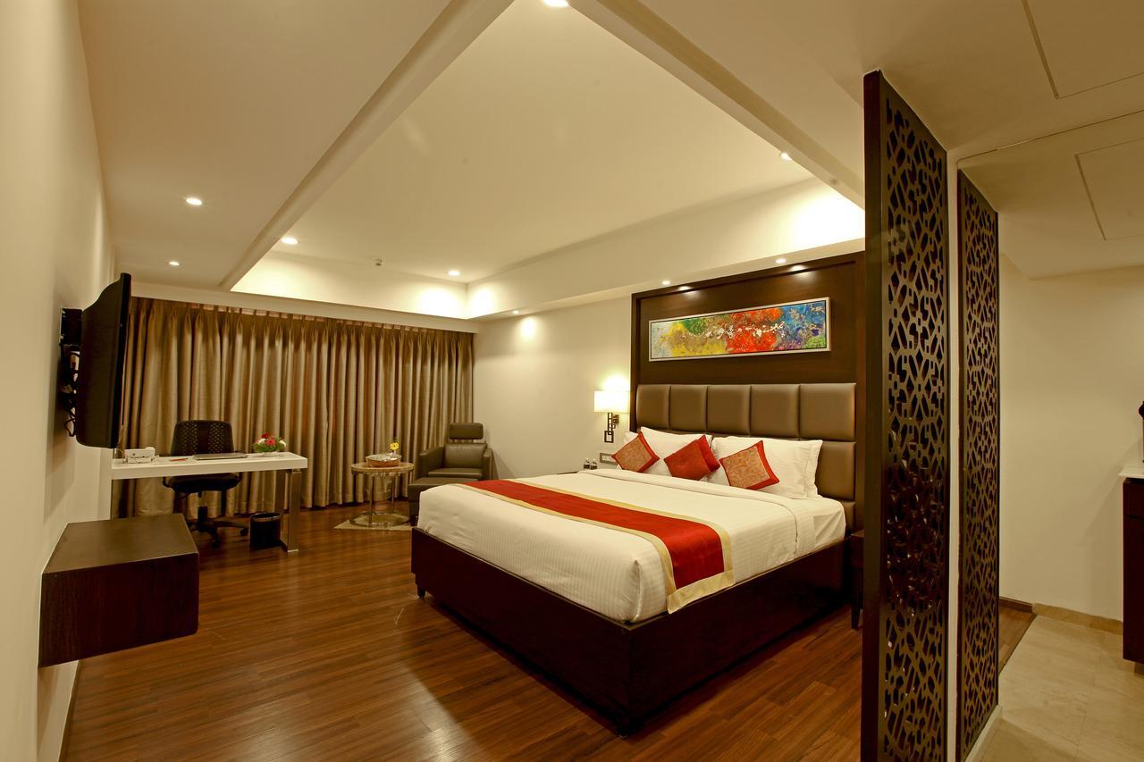 Goutham Grand Hotel Tenāli Exterior photo